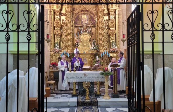 El Obispo de Jaén celebra los 80 años de la Fundación de las Esclavas del Santísimo Sacramento y de la Inmaculada