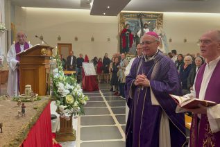 La parroquia de la Santa Cruz de Jaén celebra su 50 aniversario con una Eucaristía presida por el Pastor diocesano