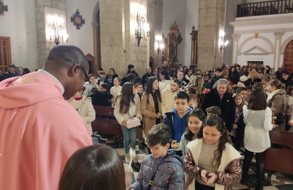 Torredelcampo celebra el domingo de la alegría con una emotiva Eucaristía