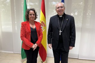 El Obispo de Jaén se reúne con la Consejera de Salud y Consumo en Sevilla