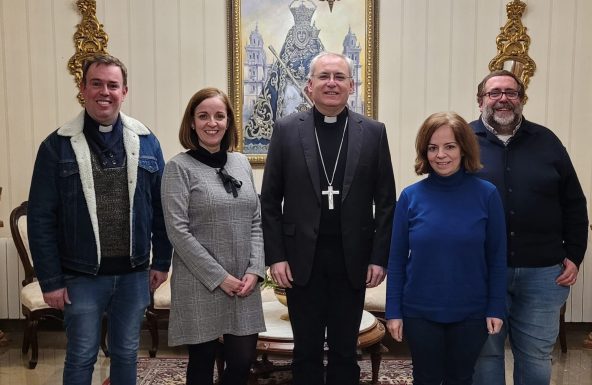 Los responsables del Secretariado de Acompañamiento y Animación del Movimiento diocesano Kairós se reúnen con el Obispo