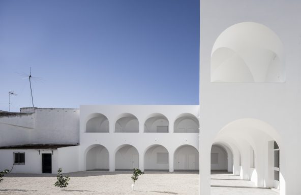El centro parroquial de Porcuna, premio “Arquitectura y Empresa” 2023