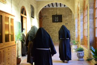 Este mes rezamos con las Carmelitas de Beas y las Trinitarias de Alcalá la Real