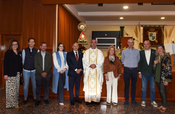 La Cofradía de la Virgen del Alcázar con la Guardia Civil de Baeza