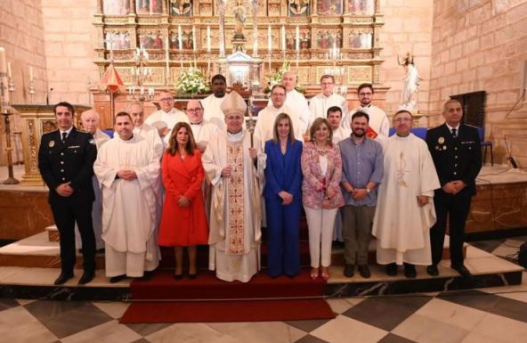 Santa María la mayor pone el broche de oro de la visita pastoral a Linares