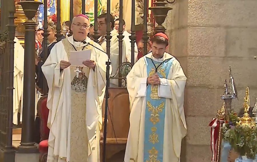 Miles de peregrinos participan en la Misa Pontifical de la Virgen de la Cabeza, presidida por el Cardenal Don José Cobo