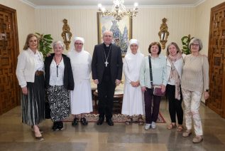 El Obispo recibe a las Hermanitas de los Pobres