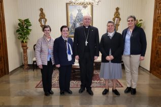 El Obispo se reúne con la Superiora General del Instituto Calasancio de las Hijas de la Divina Pastora
