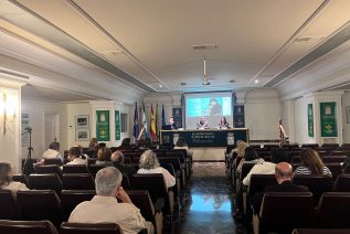 Jóvenes y adolescentes y su bienestar emocional centran una conferencia del COF