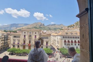 Jaén acompaña por sus calles al “amor de los amores”, en el día de la Caridad