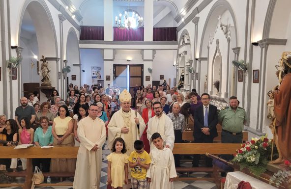 El Obispo celebra la fiesta de San Juan Bautista en la parroquia de Arbuniel