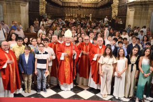 84 fieles de San Juan Pablo II y San Pedro Poveda reciben, en la Catedral, al Espíritu Santo