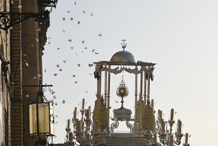 Martos celebra la octava del Corpus en el centenario de impresión de las llagas de San Francisco