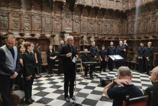 Un concierto de la Coral San Juan de Dios de Granada para conmemorar las restauración de las vidrieras