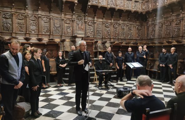 Un concierto de la Coral San Juan de Dios de Granada para conmemorar las restauración de las vidrieras