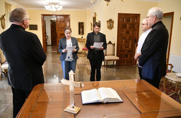 D. Rogelio Garrido y Dña. María Dolores Vacas juran su cargo como miembros del Tribunal Eclesiástico de Jaén