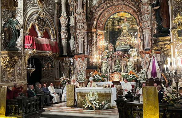 El Obispo Don Amadeo predica la novena de la Virgen de las Angustias, patrona de Granada