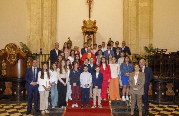 Santa María de Alcaudete celebra la efusión del Espíritu Santo de 30 fieles