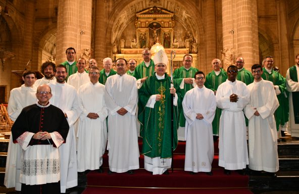 5 seminaristas y 4 aspirantes al diaconado permanente reciben los ministerios del acolitado y del lectorado