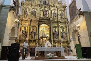 La Parroquia de San Andrés de Baeza se une al Santo Rosario por la paz