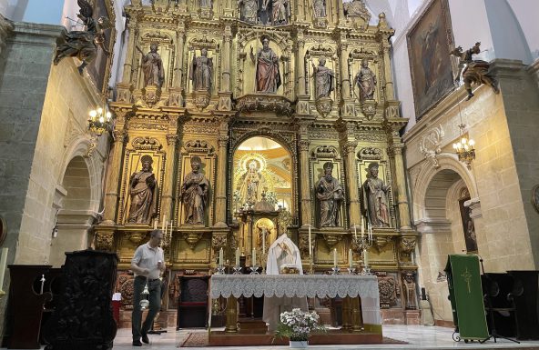 La Parroquia de San Andrés de Baeza se une al Santo Rosario por la paz