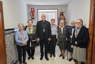 Las Hijas de Cristo Rey de Villanueva del Arzobispo reciben la visita del Obispo