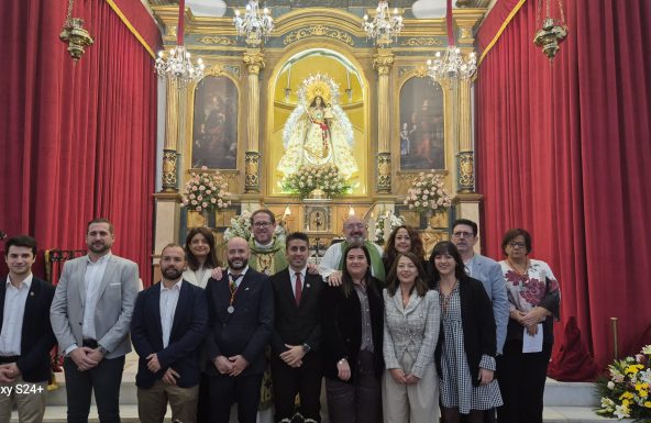 Imposición de la medalla de la villa de Beas de Segura a la Santísima Virgen de la Paz