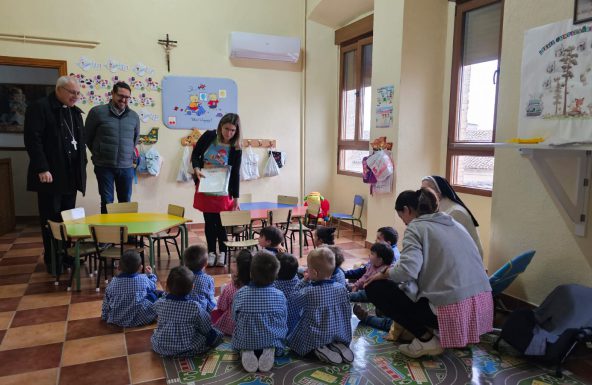 Visita del Obispo al Centro de Educación Infantil Santo Rostro de Villacarrillo