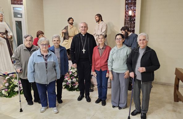 El Obispo visita a la comunidad de religiosas Misioneras del Divino Maestro