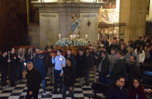 Más de un centenar de jóvenes diocesanos participan en la tradicional Vigilia de la Inmaculada