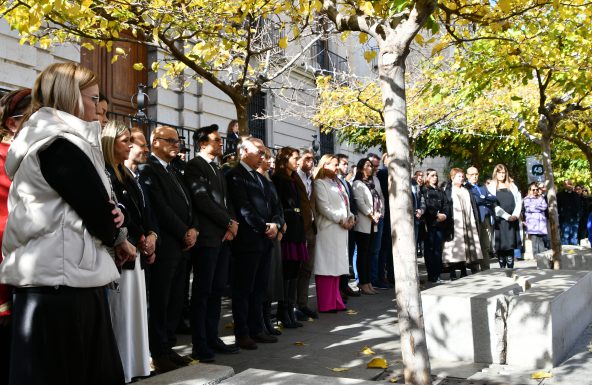 La Curia diocesana se une al minuto de silencio por las víctimas del incendio de la capital jiennense