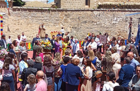Eucaristía de acción de gracias y procesión de San Felipe Neri por el 80 aniversario del colegio Filipense de Baeza
