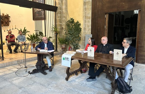 Presentado el catálogo de la Biblioteca de la Catedral de Baeza