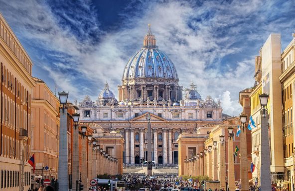 El Obispo de Jaén pide oración ante el inicio del cónclave que elegirá al nuevo Papa