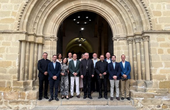 El Obispo inaugura la exposición eucarística “Este es el Sacramento de nuestra fe” en la iglesia de Santa Cruz de Baeza