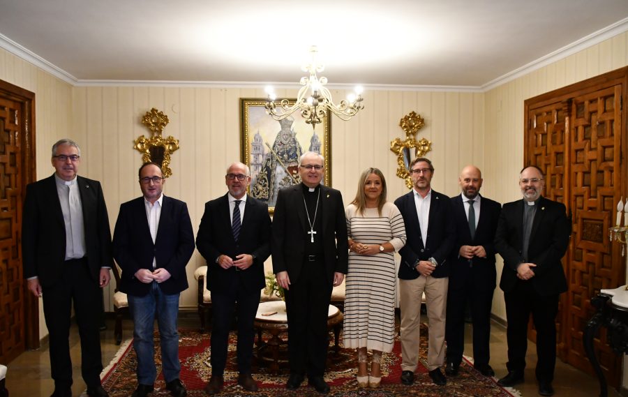 El Obispo de Jaén se reúne con el Delegado del Gobierno de la Junta de Andalucía para abordar diversos aspectos del Rosario Magno