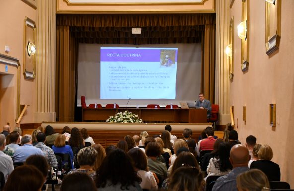 Los profesores de Religión reciben la missio en la apertura de curso de la Delegación de Enseñanza