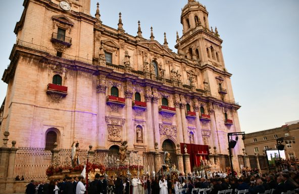 Jaén reza el Santo Rosario con una veintena imágenes marianas y cristológicas de gran devoción en la Diócesis