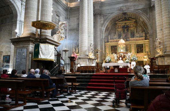 En la Solemnidad de Todos los Santos, el Obispo exhorta a seguir el ejemplo de los santos, auténticos peregrinos de esperanza