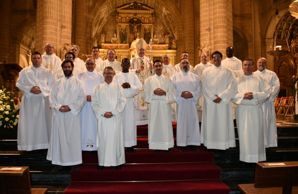 En la solemnidad de Cristo Rey,  8 seminaristas y 3 aspirantes al diaconado permanente reciben los ministerios del acolitado y del lectorado