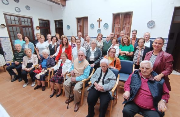 La Casa Hogar de Cáritas en Andújar celebra el Día de los Mayores con una eucaristía y un homenaje