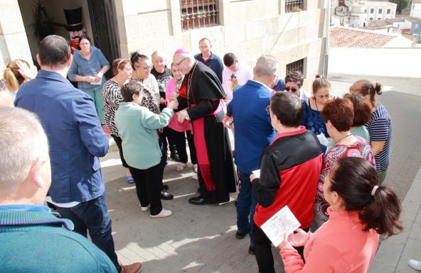 El Obispo continúa su Visita Pastoral en la parroquia de Santa Marta de Martos