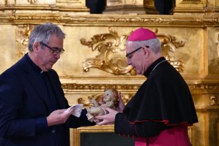 El Obispo recibe, de los grupos parroquiales sinodales, la felicitación de toda la Diócesis