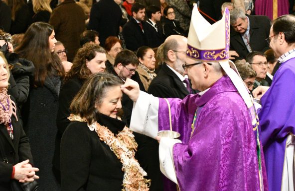 Miles de jiennenses reciben la ceniza como signo de conversión en el inicio de la Cuaresma