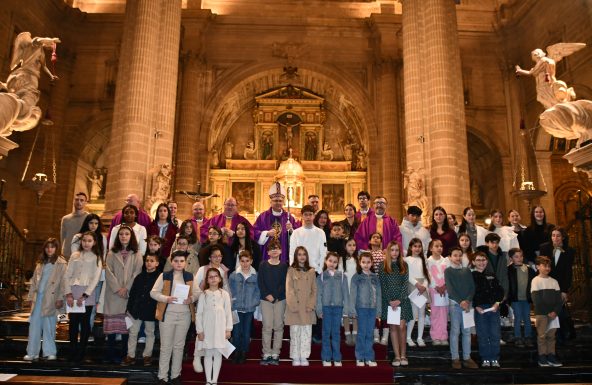 Más de 60 catecúmenos son elegidos para recibir los sacramentos de iniciación