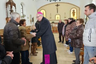 La visita pastoral conduce a Don Sebastián a la Parroquia de San Pedro de Chiclana de Segura