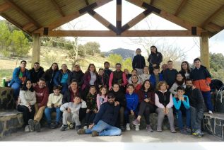 El grupo de catequesis de Cambil camina unida en fe, naturaleza y fraternidad en Mata Bejid