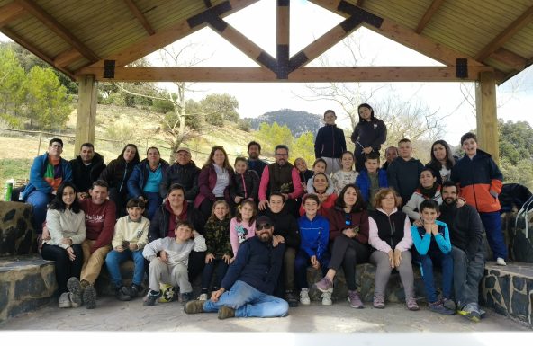 El grupo de catequesis de Cambil camina unida en fe, naturaleza y fraternidad en Mata Bejid