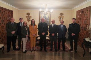 El Obispo recibe a los pregoneros de Pasión y Gloria