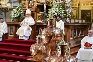 El presbiterio diocesano renueva sus promesas sacerdotales en la Misa Crismal